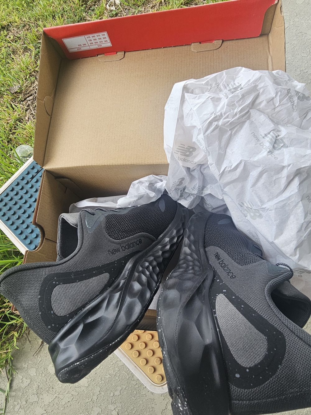 Size 11 - New Balance Fresh Foam Arishi V4 Triple Black - Picture 7 of 9